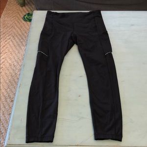Lululemon w/ side & back pockets
